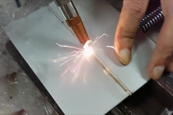 手持式激光焊接機(jī)與傳統(tǒng)焊接機(jī)比有什么優(yōu)勢？